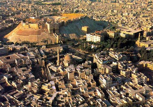 http://www.kacmac.com/cities/images/Aleppo/AleppoCitadel1.jpg